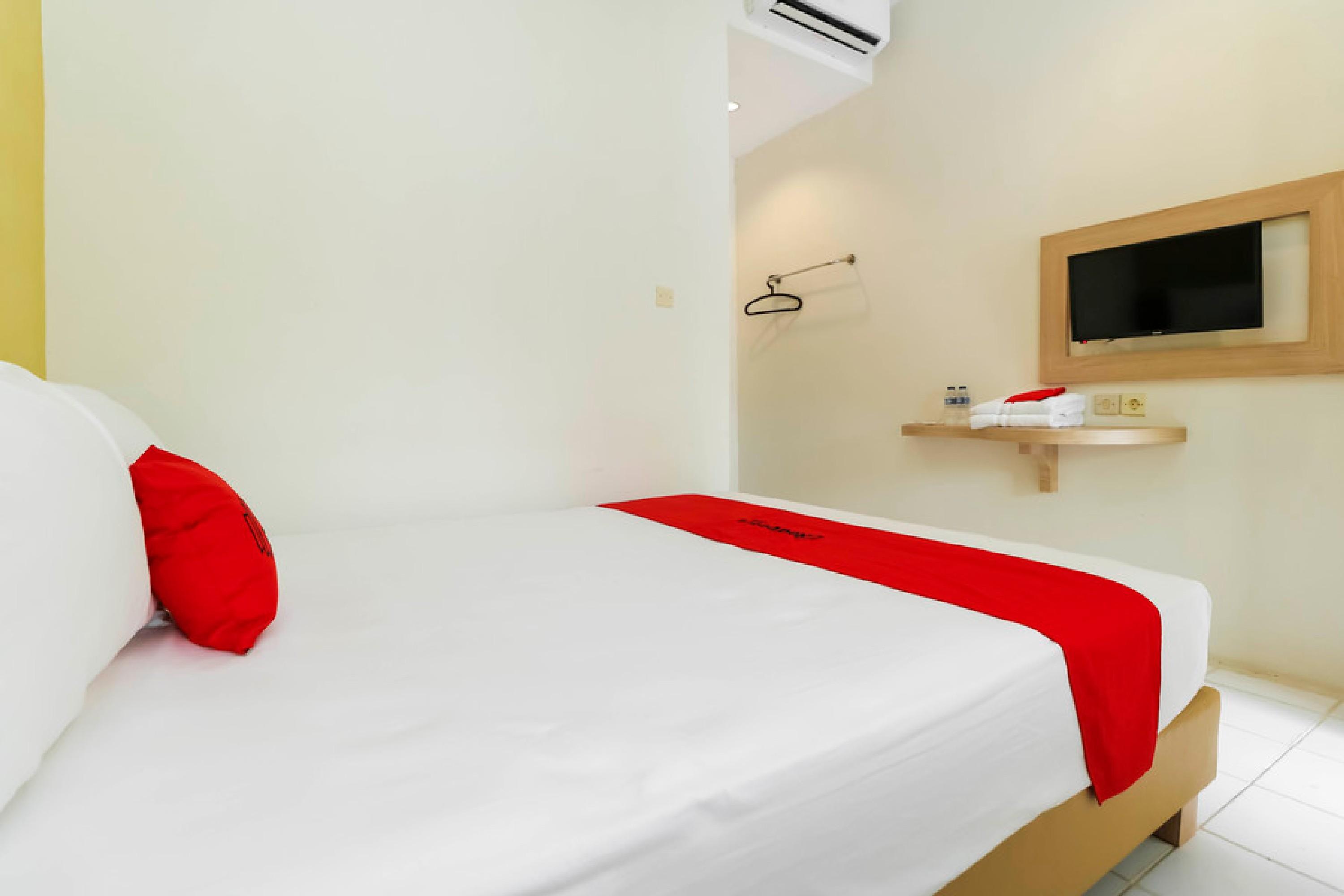 เรดดอร์ซ พลัส แอท สลาเมต ริยาดี Hotel Surakarta  ภายนอก รูปภาพ