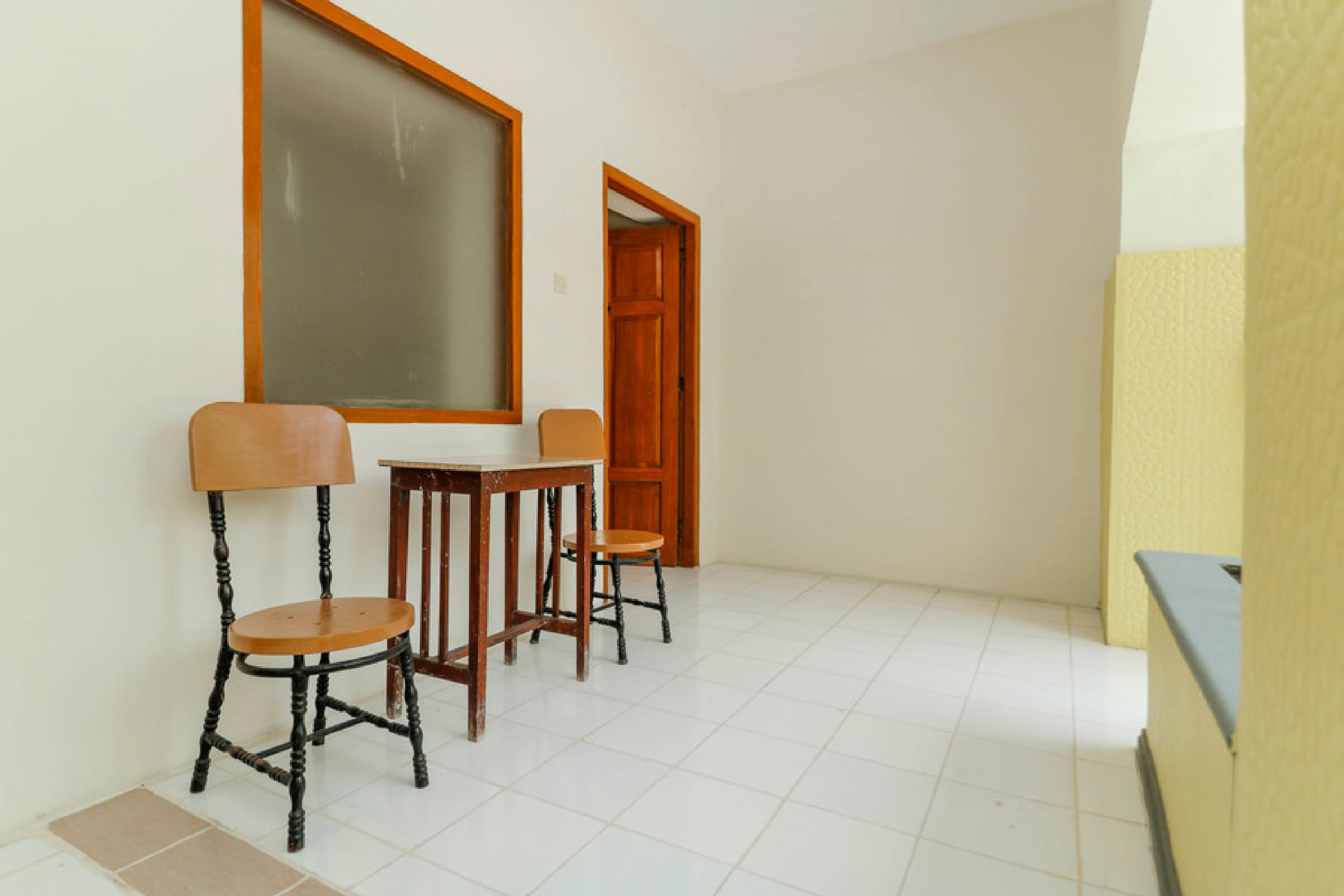 เรดดอร์ซ พลัส แอท สลาเมต ริยาดี Hotel Surakarta  ภายนอก รูปภาพ