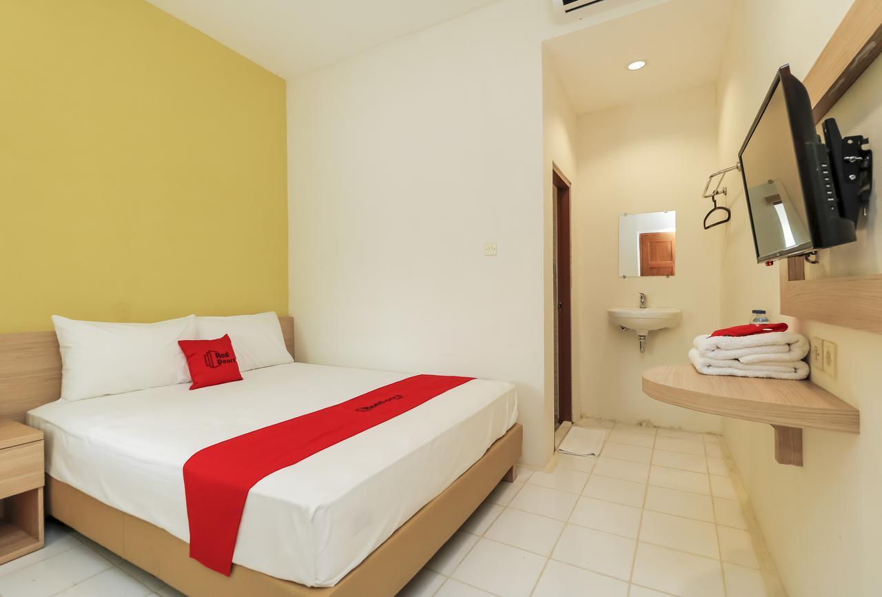 เรดดอร์ซ พลัส แอท สลาเมต ริยาดี Hotel Surakarta  ภายนอก รูปภาพ