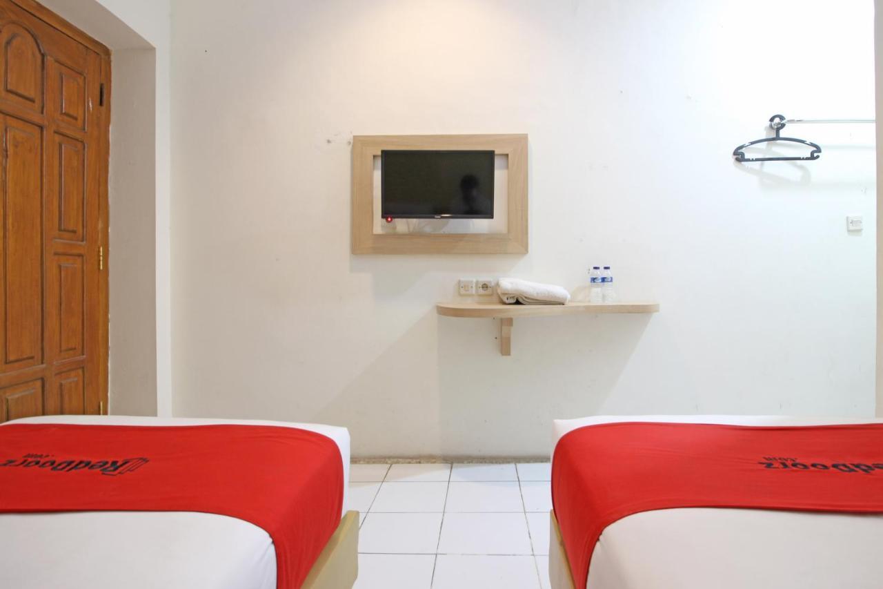 เรดดอร์ซ พลัส แอท สลาเมต ริยาดี Hotel Surakarta  ภายนอก รูปภาพ