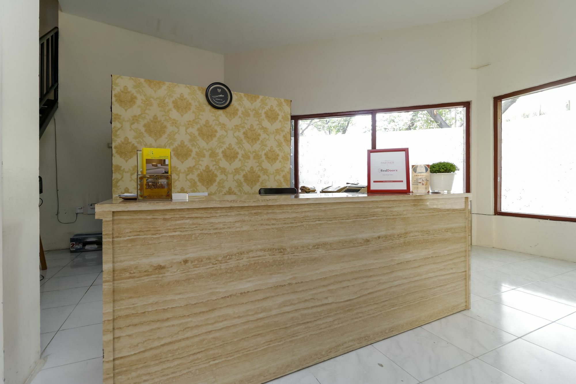 เรดดอร์ซ พลัส แอท สลาเมต ริยาดี Hotel Surakarta  ภายนอก รูปภาพ